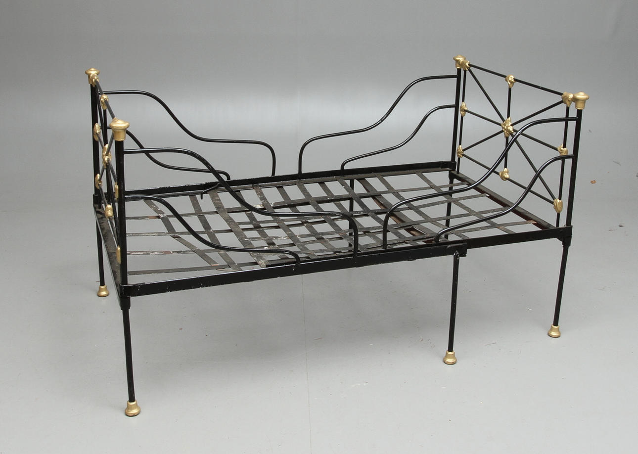 SÄNG, järn, tidigt 1900-tal.