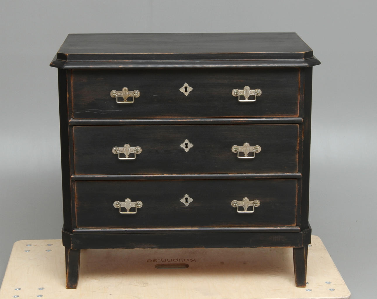 BYRÅ, svartmålad, 1900-tal.