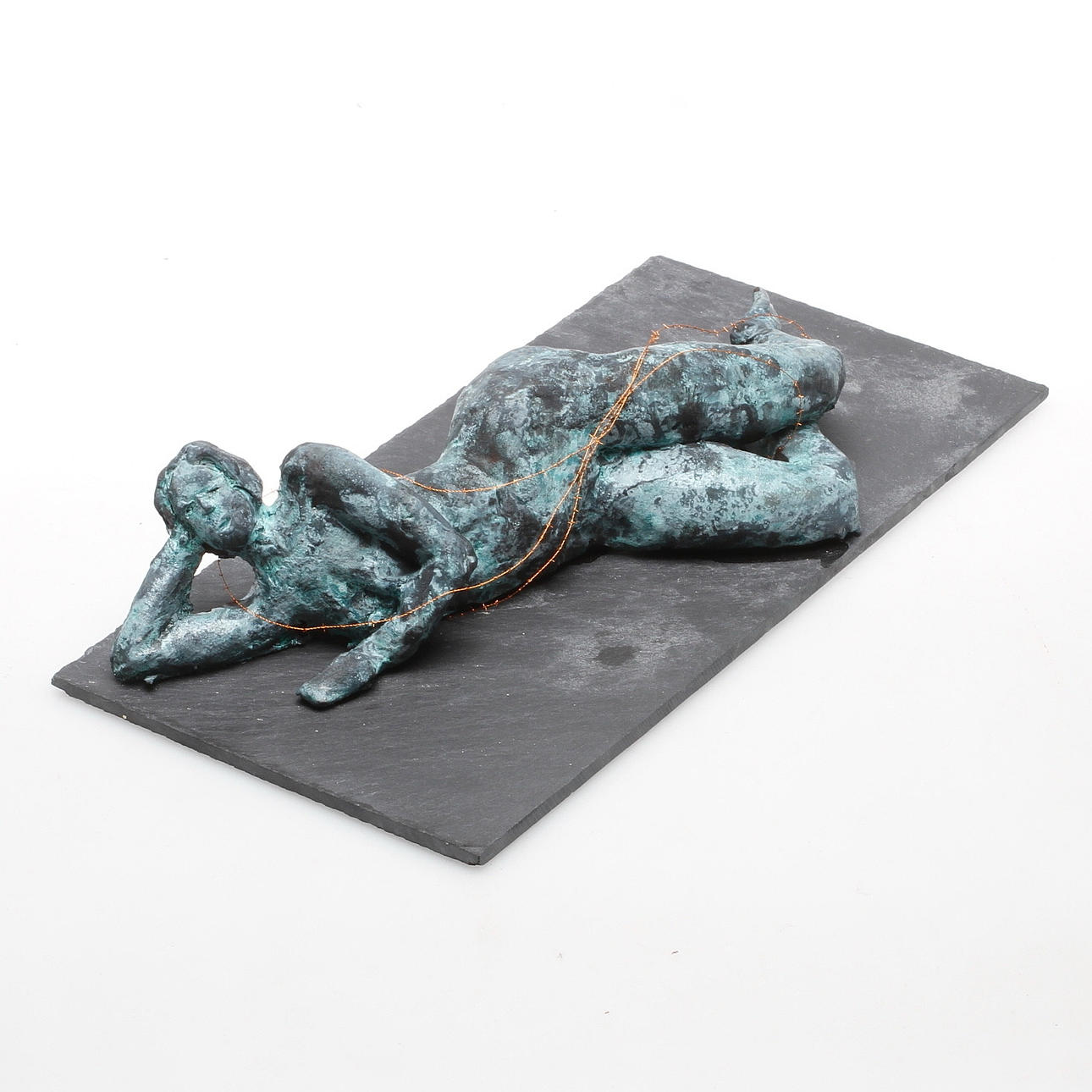 JONAS KÄLLMAN. Skulptur, "Hon vilar", bronspatinerad stengodskeramik, 2000-tal.