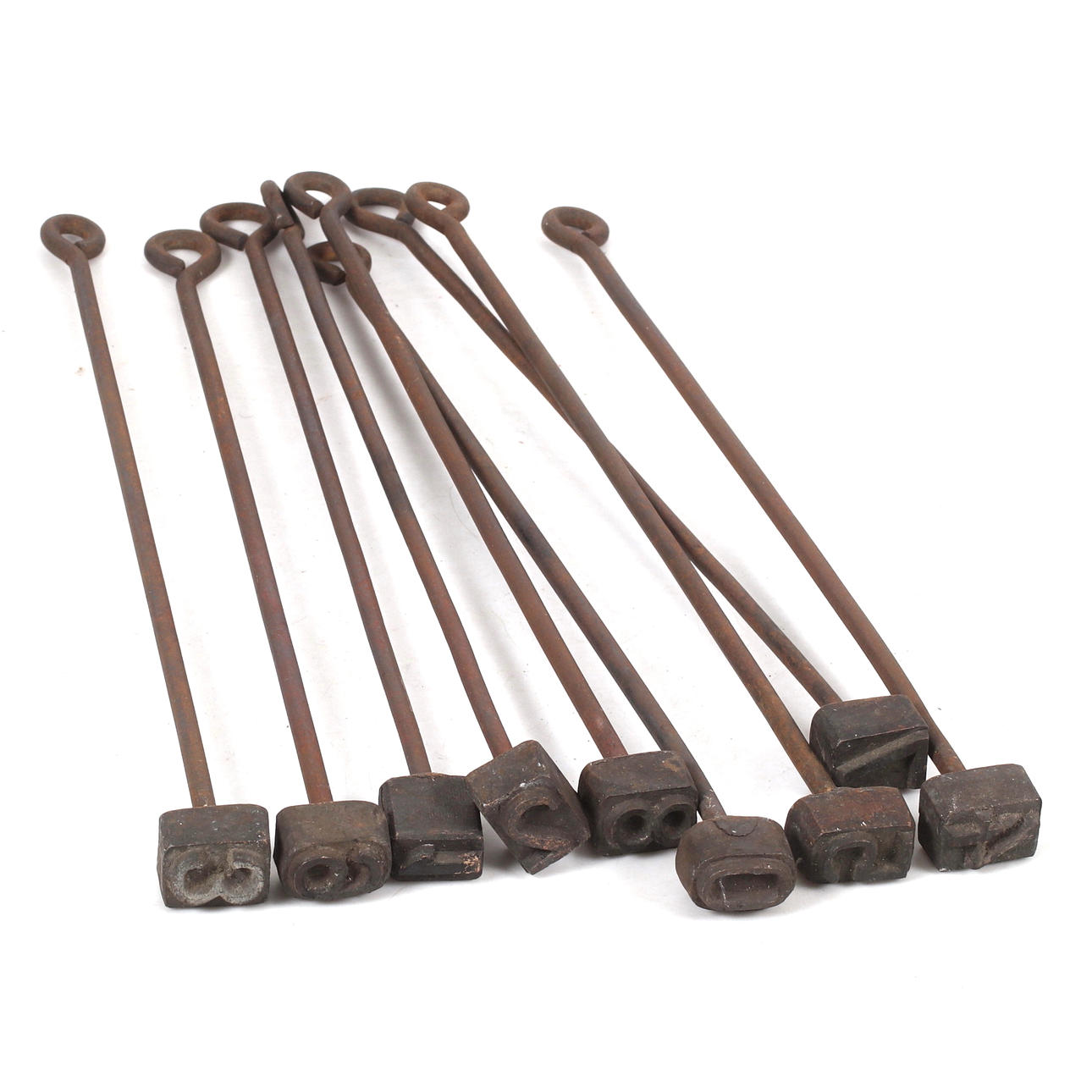 BRÄNNJÄRN, 9 st, siffror, metall.