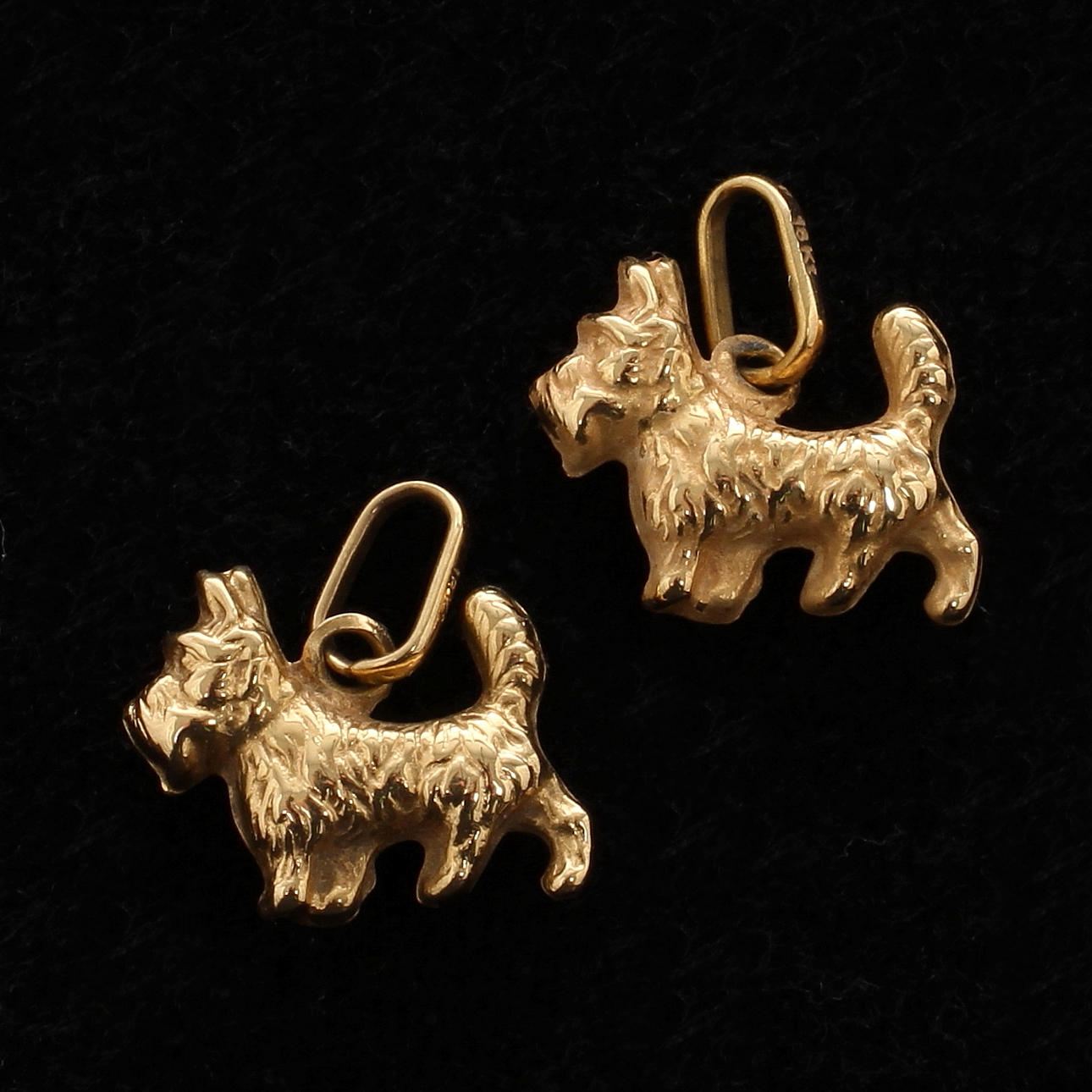 BERLOCKER/HÄNGEN, 2 st, 18k guld, 1900-tal.