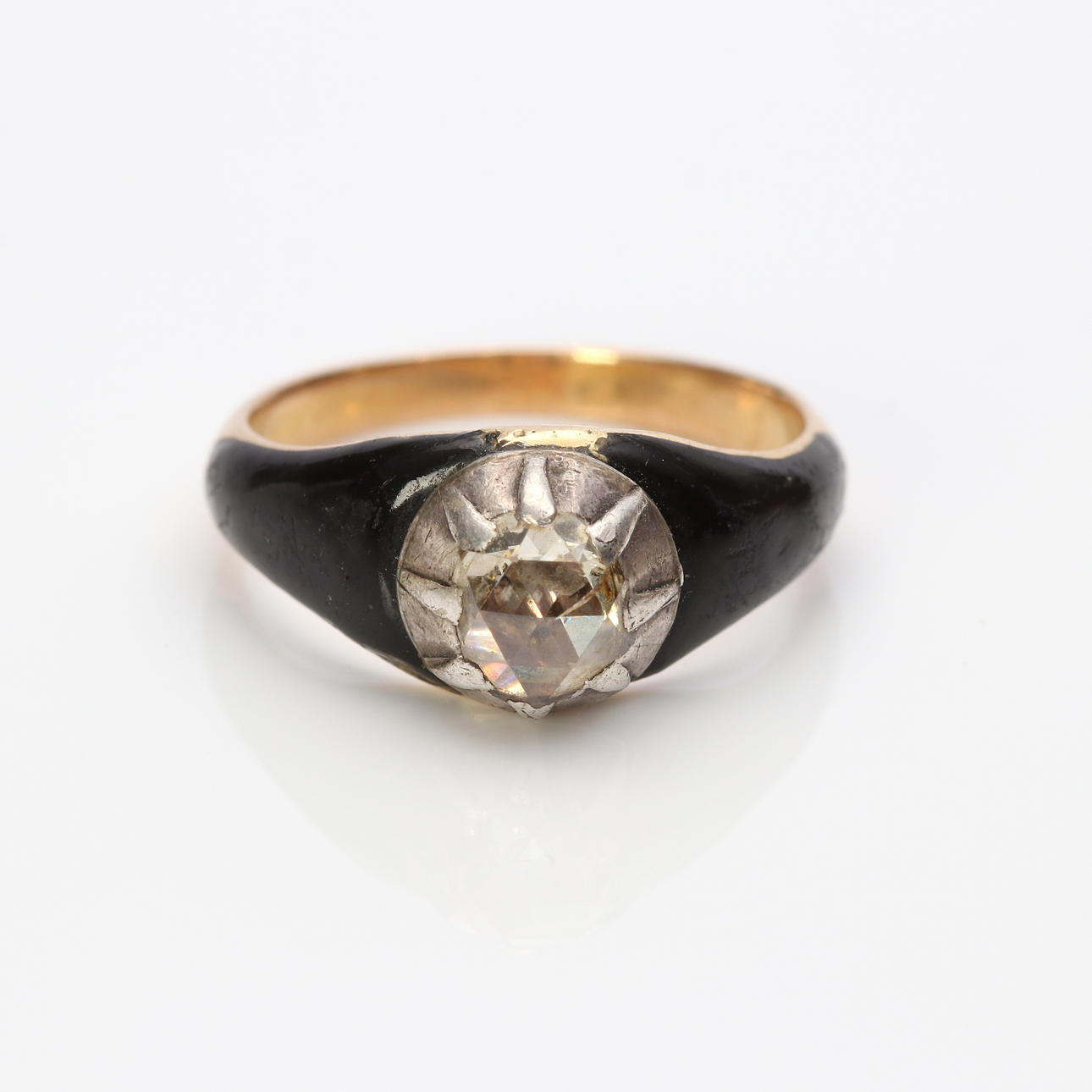 DIAMOND RING 18K rose cut diamond approx. 5 mm.