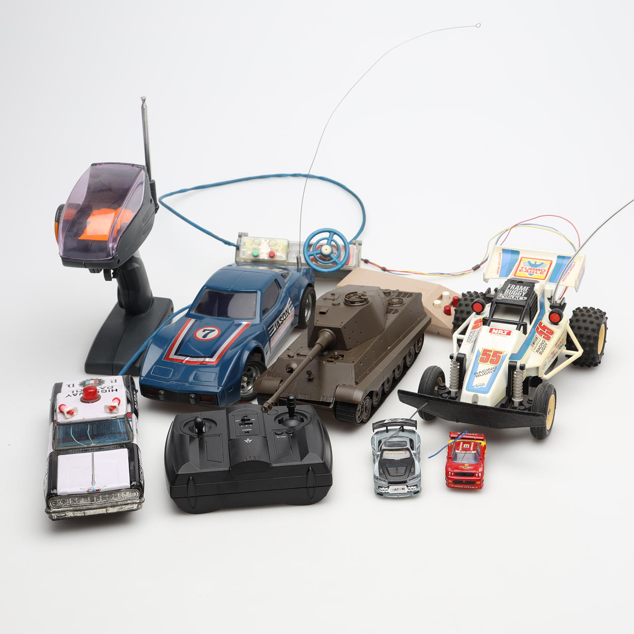 FERNGESTEUERTE AUTOS, 8 Teile, einschließlich Japan.