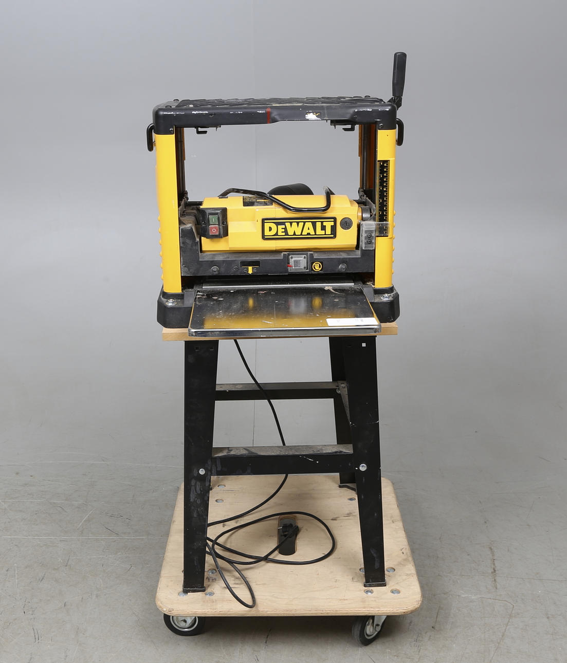 PLANHYVEL, Dewalt DW 733.