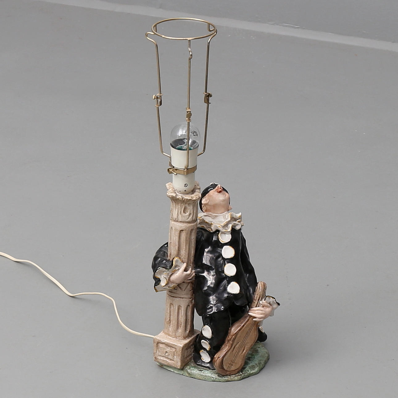 BORDSLAMPA, keramik, Pierrot, Italien.