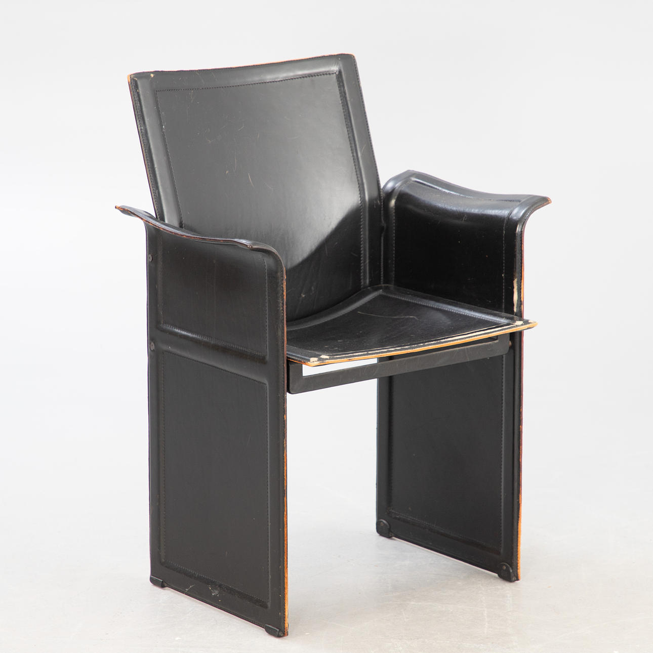 TITO AGNOLI. Matteo Grassi. Lederstuhl "Korium".