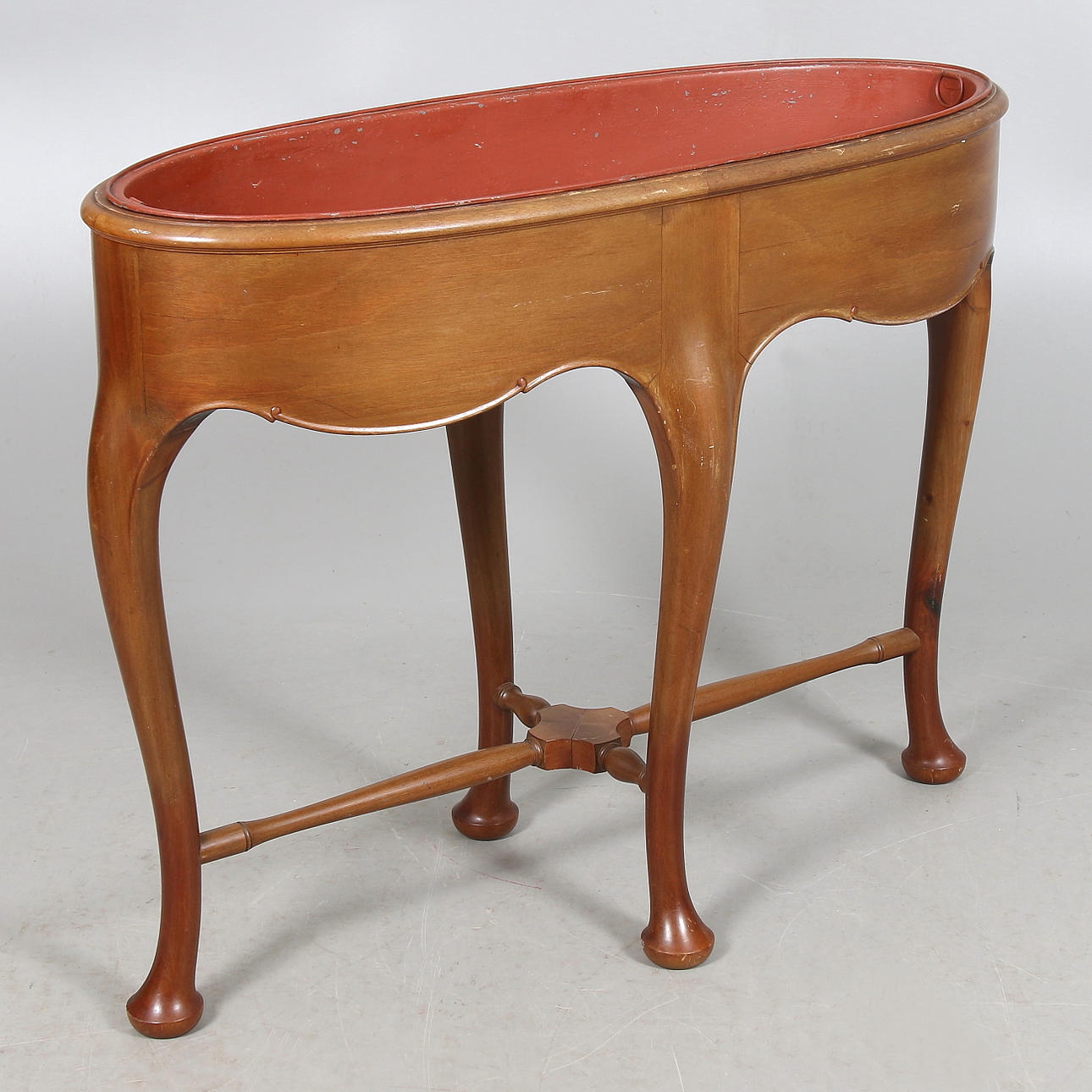 BLOMBORD, sannolikt valnöt och zinkplåt, rokokostil. 1900-tal.