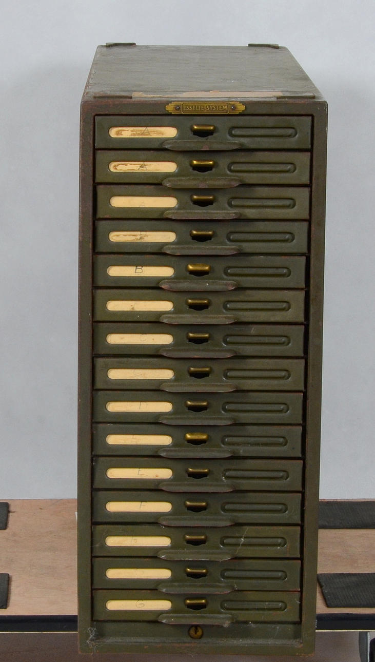 MILITÄR ARKIVLÅDA, Esselte system.