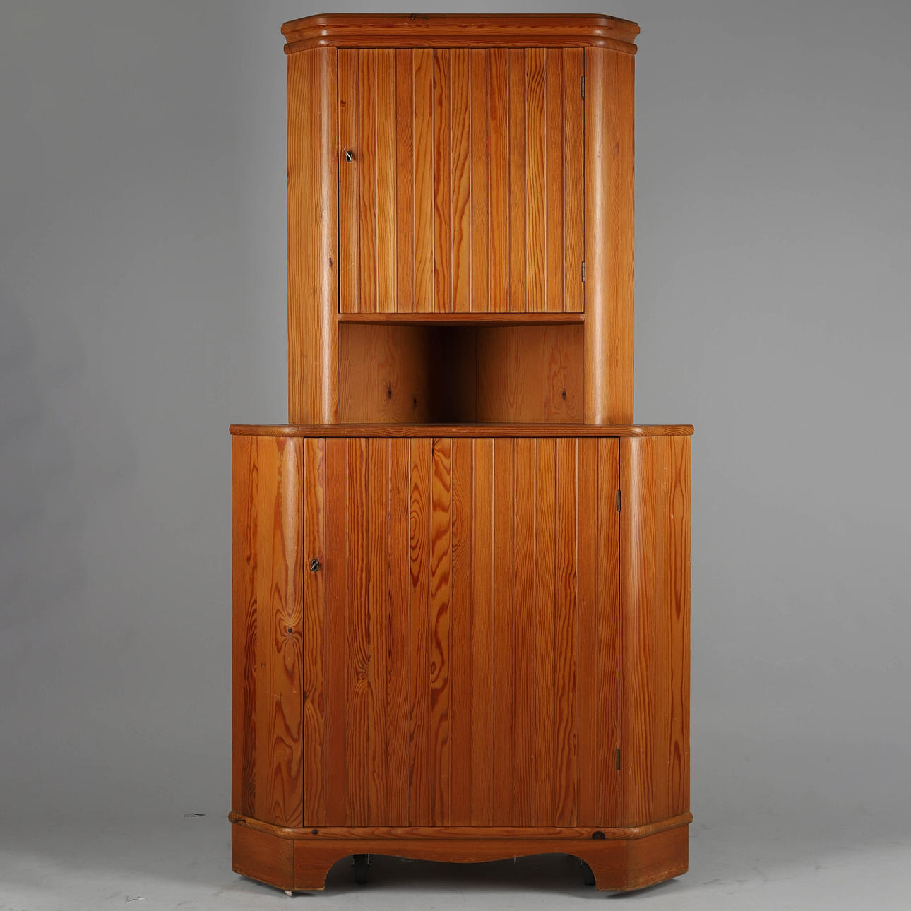 GÖRAN MALMVALL. Eckschrank, Swedish Fur, Karl Andersson & Söner.