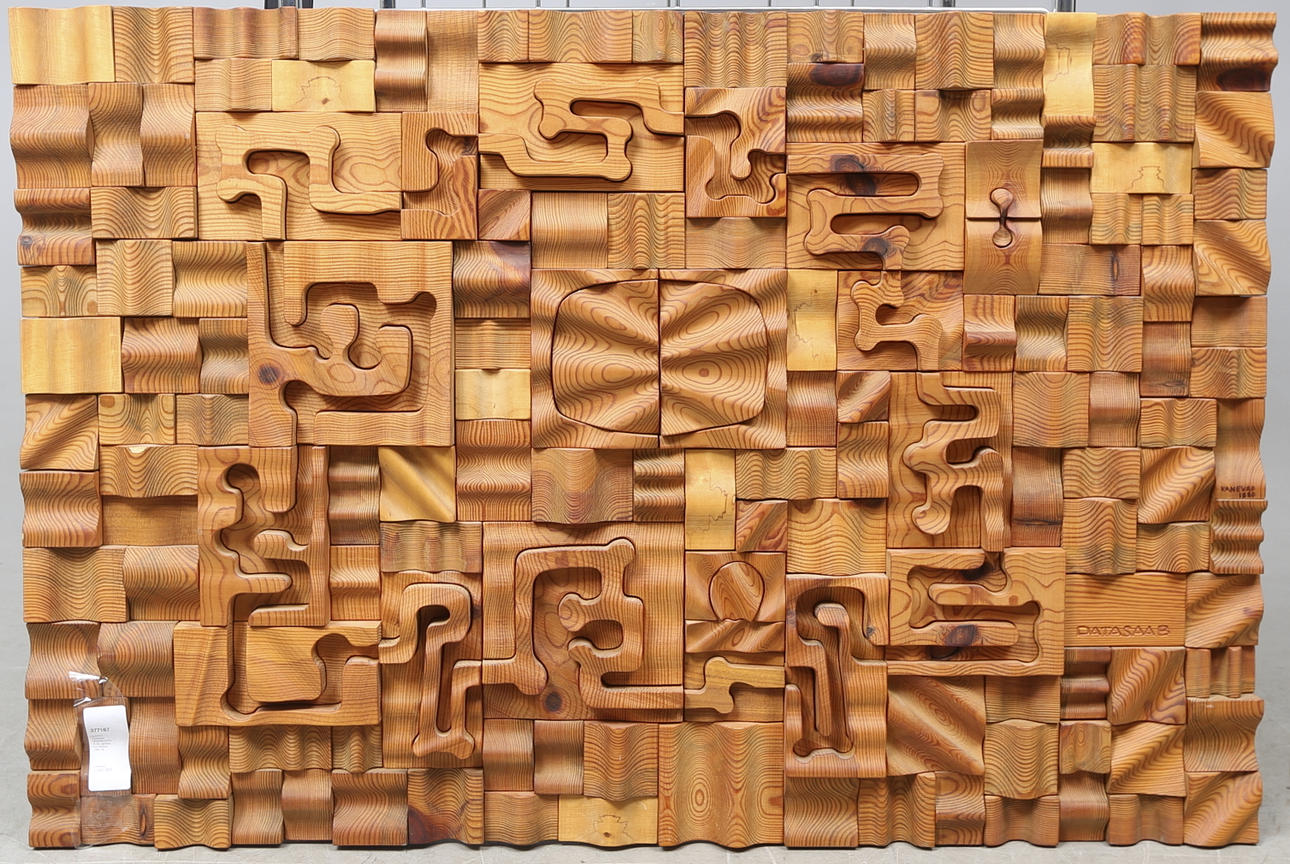 GUNNAR KANEVAD. VÄGGSKULPTUR, trä, signerad och daterad 1980.