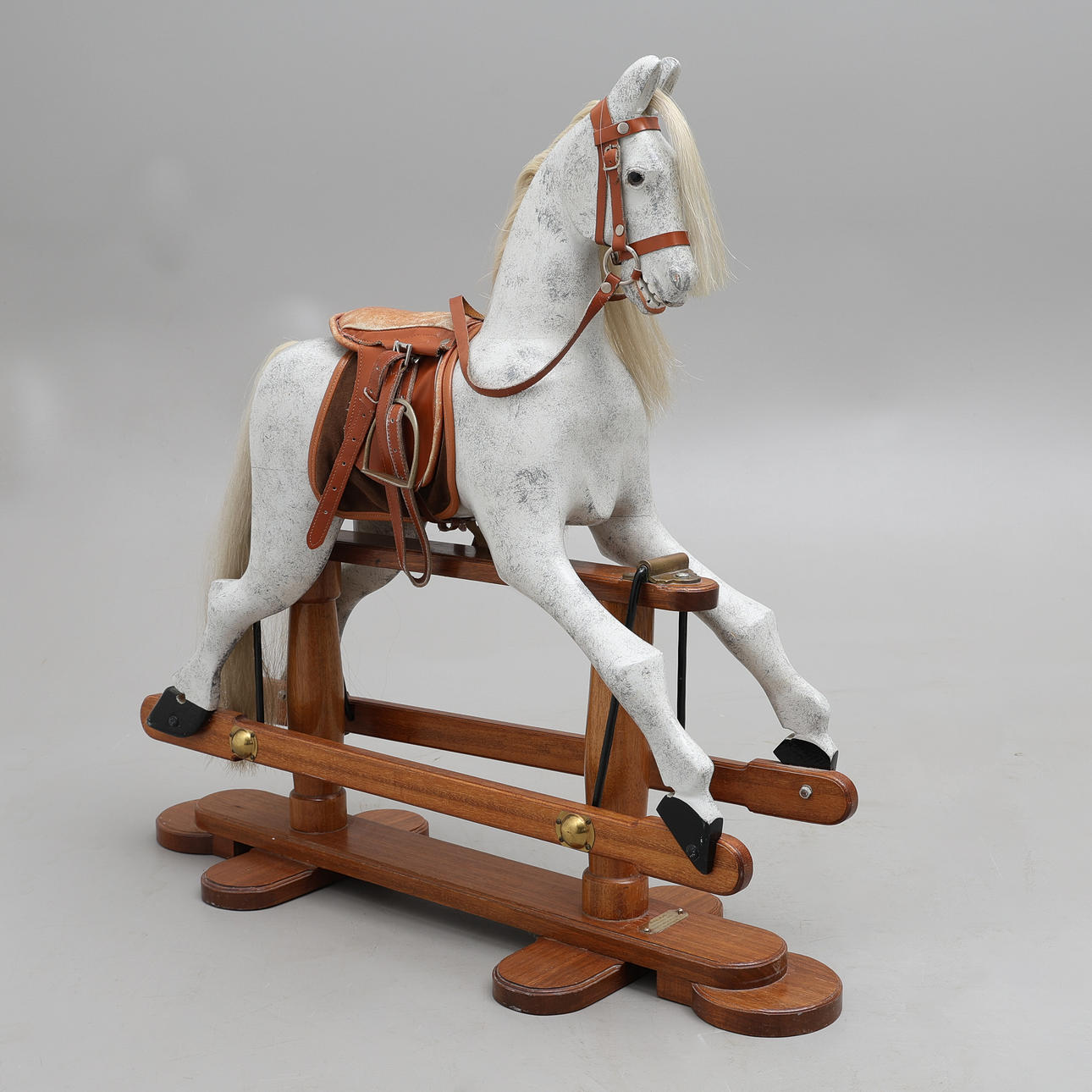 ROBERT MULLIS. EIN SCHAUKELPFERD, ENGLAND, SPÄTES 20. JAHRHUNDERT.