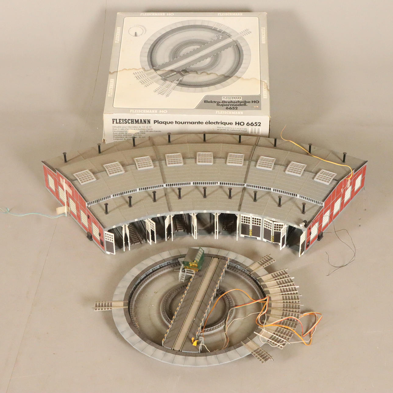 TURNTABLE AND LOCOMOTIVE STALL Fleischmann.