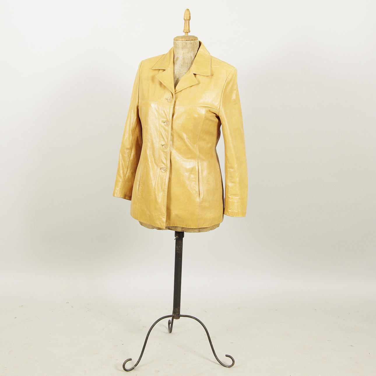 KAVAJ, beige skinn, Saki.