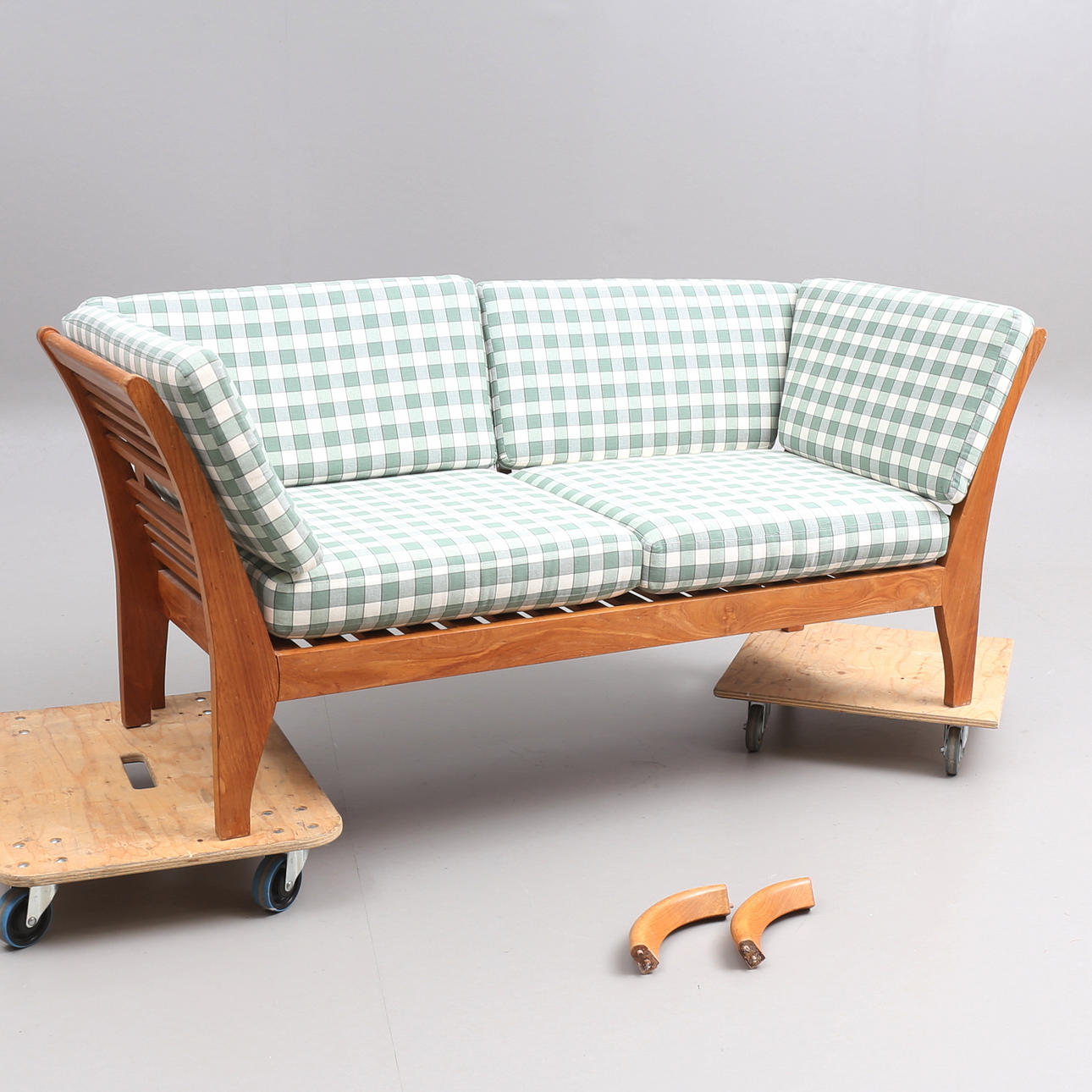 SOFA, Holzgestell mit losem Plüschbezug, 1900/2000er.