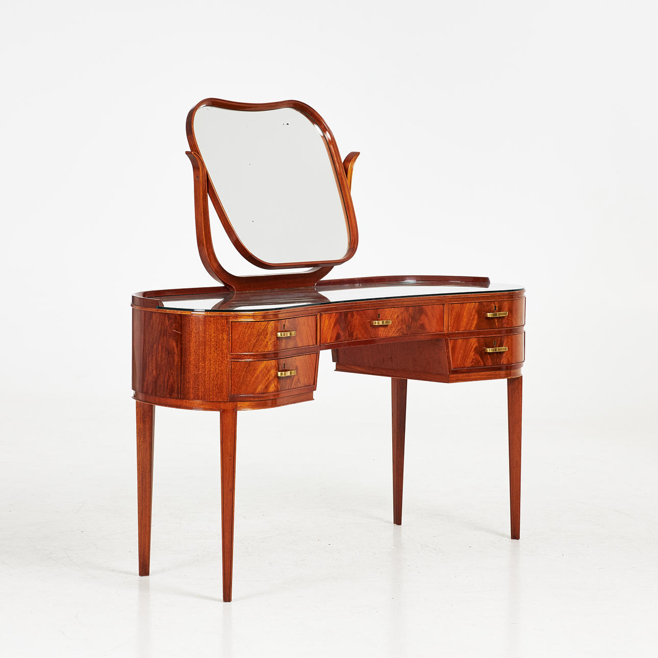 ATTRIBUTED TO AXEL LARSSON. Dressing table/dressing table, with mirror, Swedish Modern, 1940s, Svenska Möbelfabrikarna Bodafors, 5 drawers, veneered in mahogany, pull-out handle fittings brass, loose-lying glass top plate, marked SMF Bodafors.