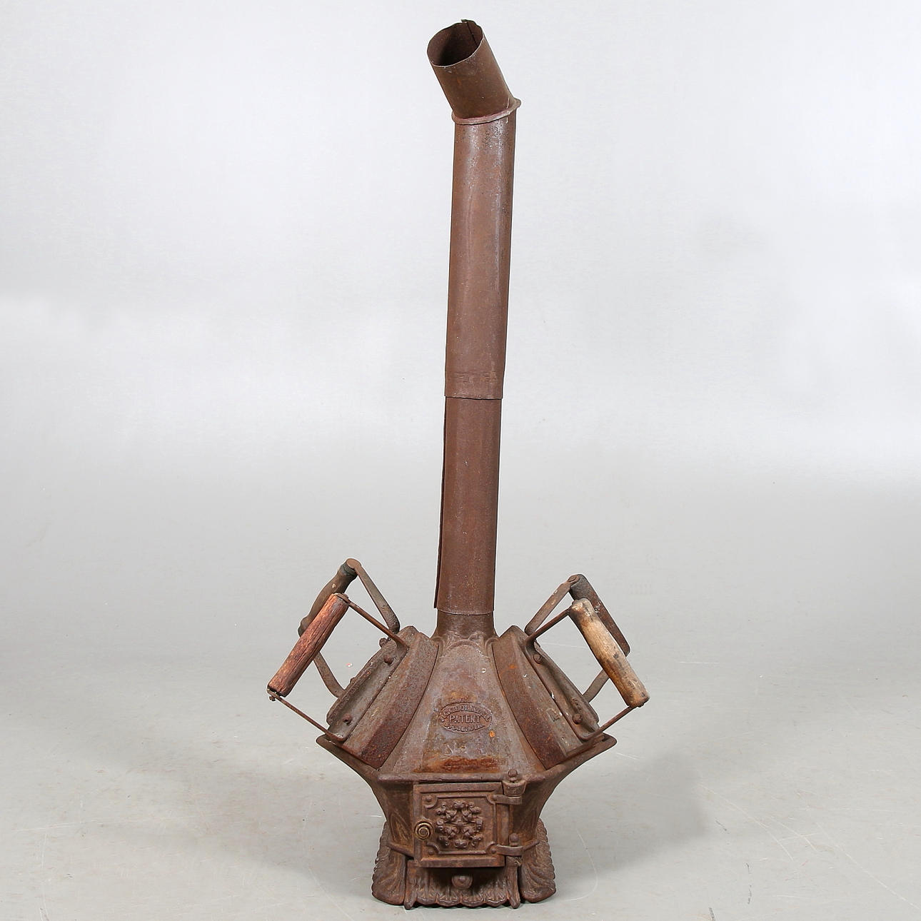 SKRÄDDAR/ STRYKJÄRNSKAMIN, gjutjärn, "No 3" J. & C.G. Bolinders Mekaniska Verkstads AB. 1800-talets slut.