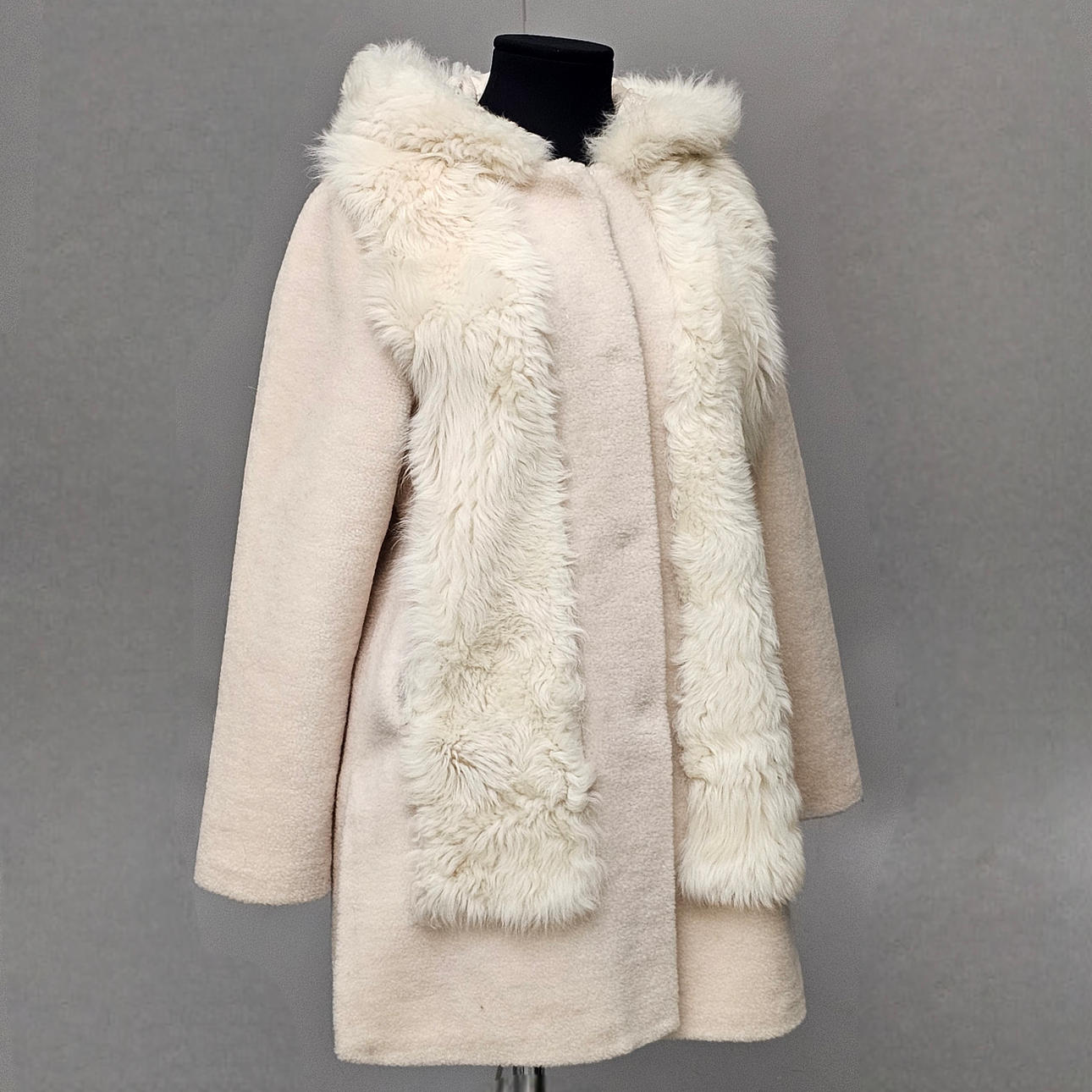 ECRU LAMMSKINNSJACKA.