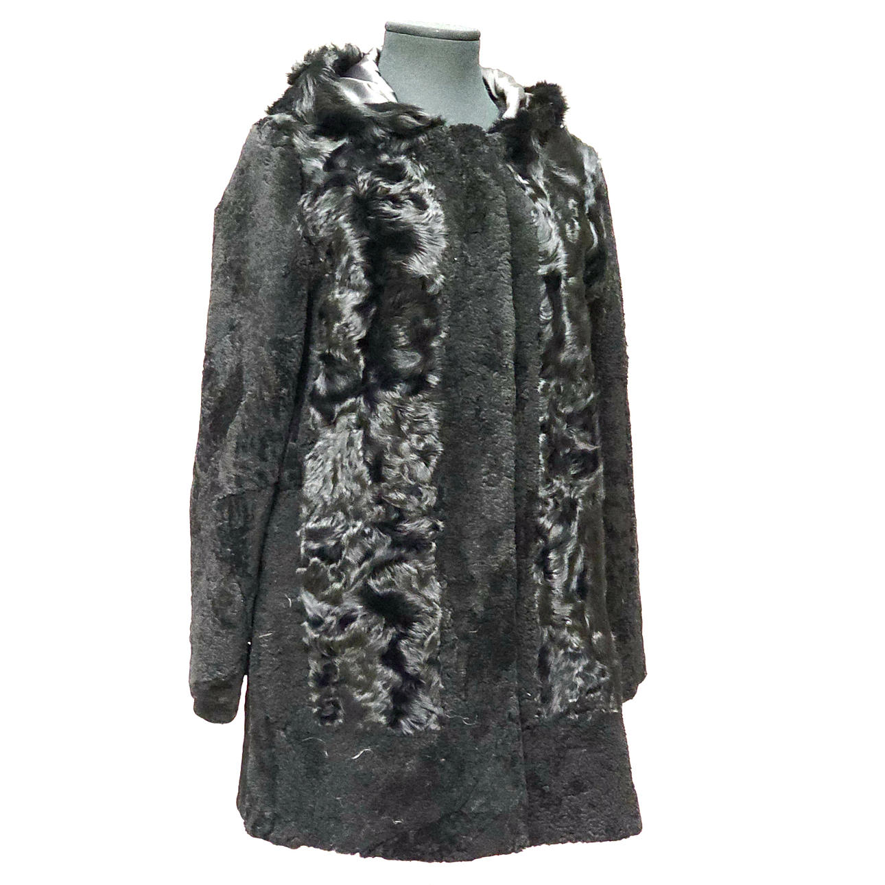 SVART LAMMSKINNSJACKA.