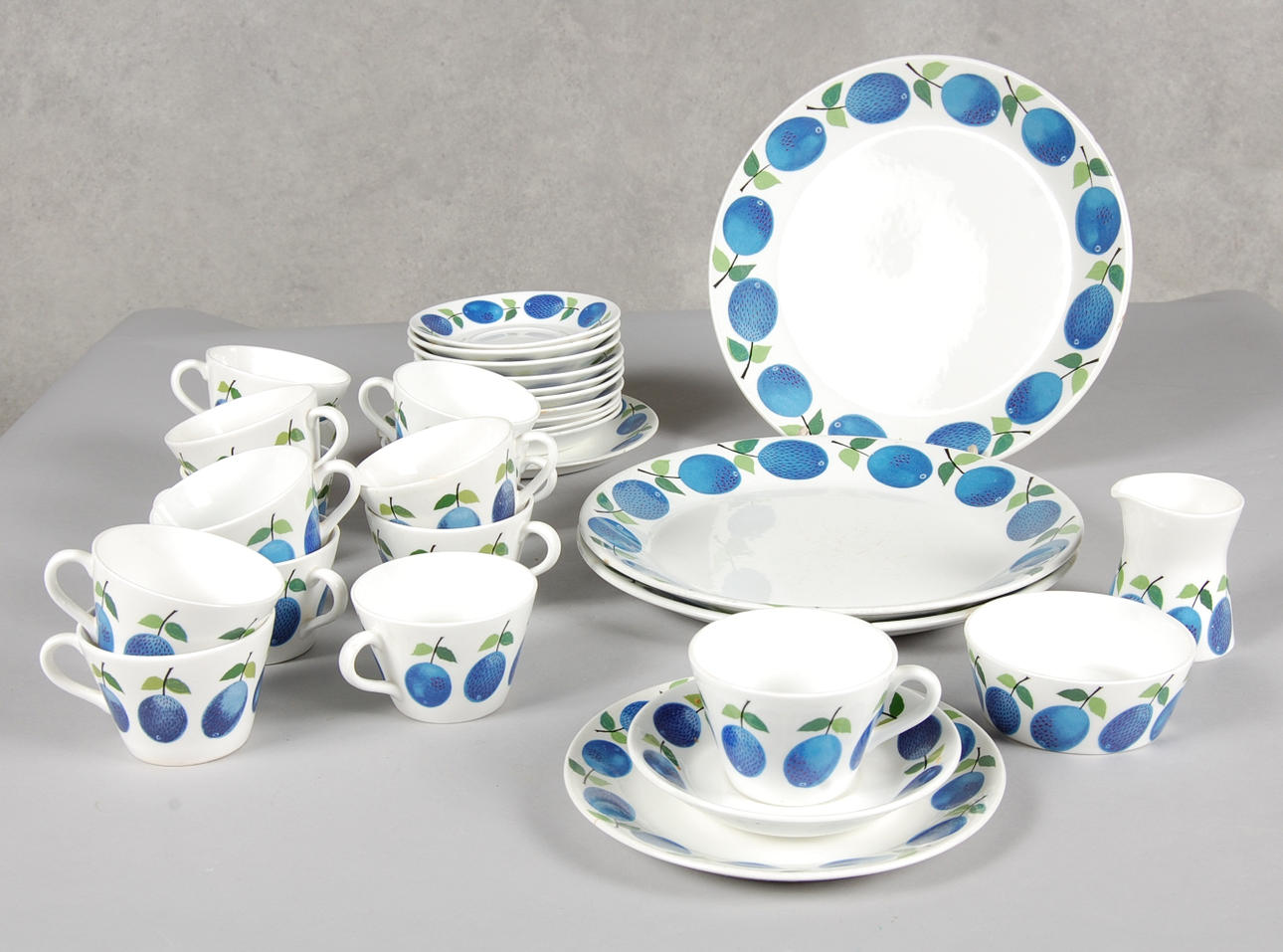 SERVIS, porslin, 32 delar, " Prunus", Stig Lindberg,Gustavsberg.