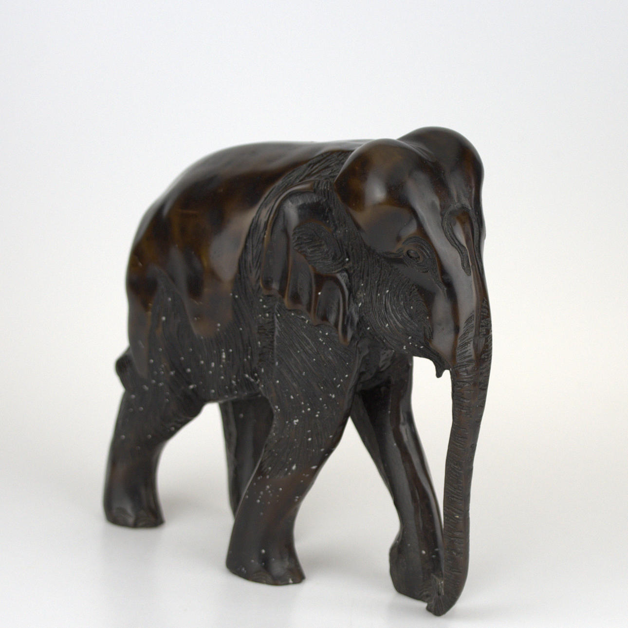 ELEFANT, udskåret træ, muligvis ibenholt, moderne.