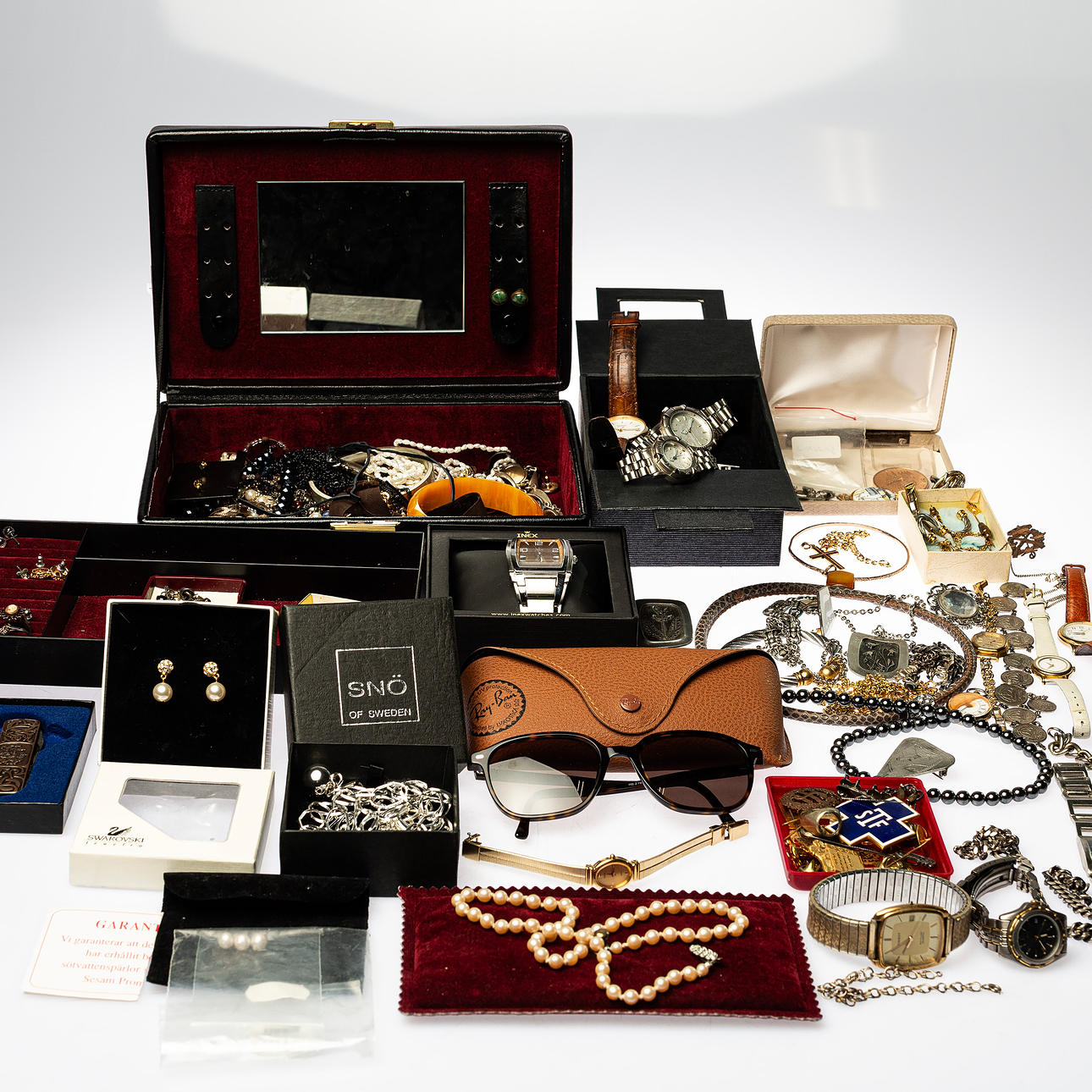 JOYERÍA/BISUTERÍA, mucha plata.