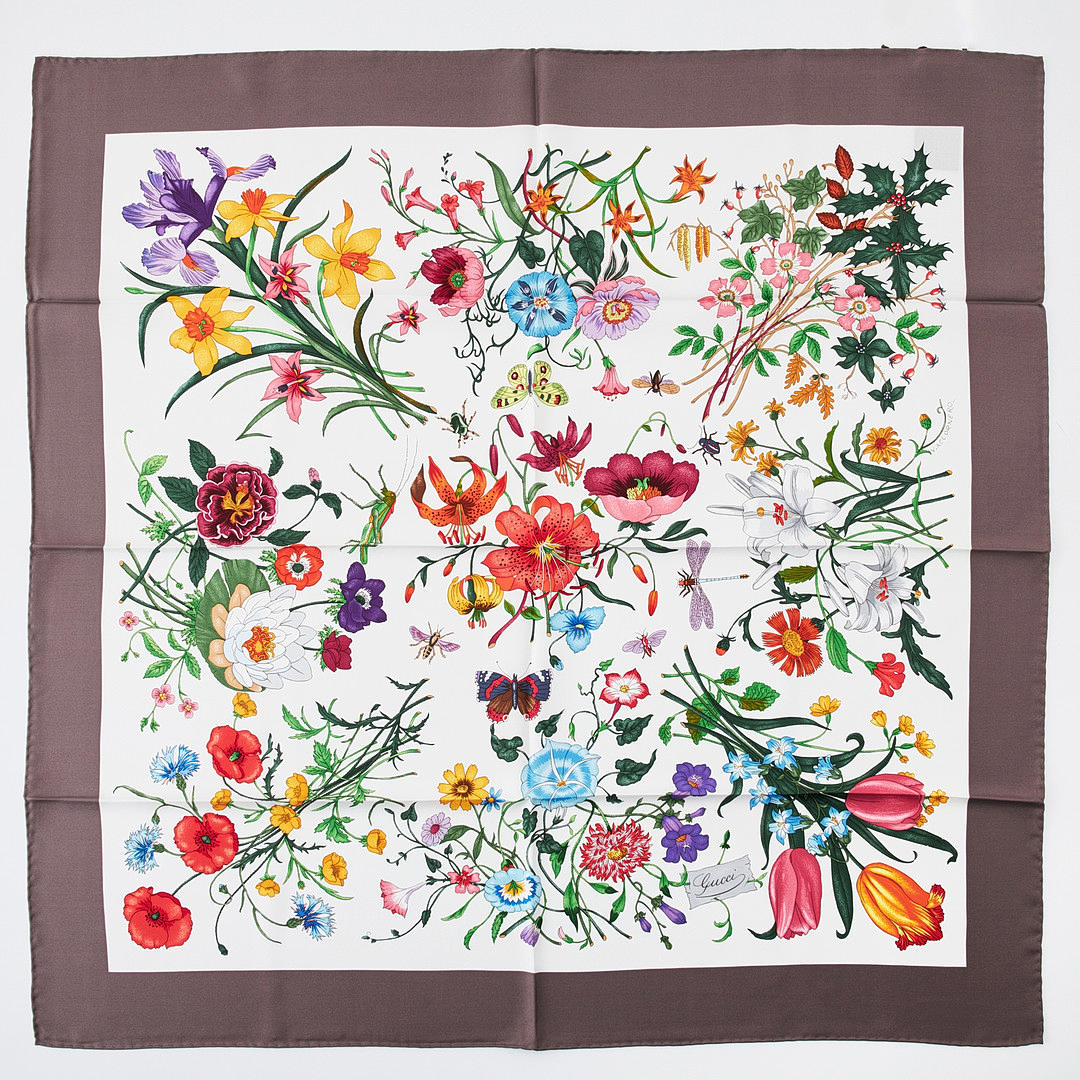 GUCCI, scarf, “Flora”.