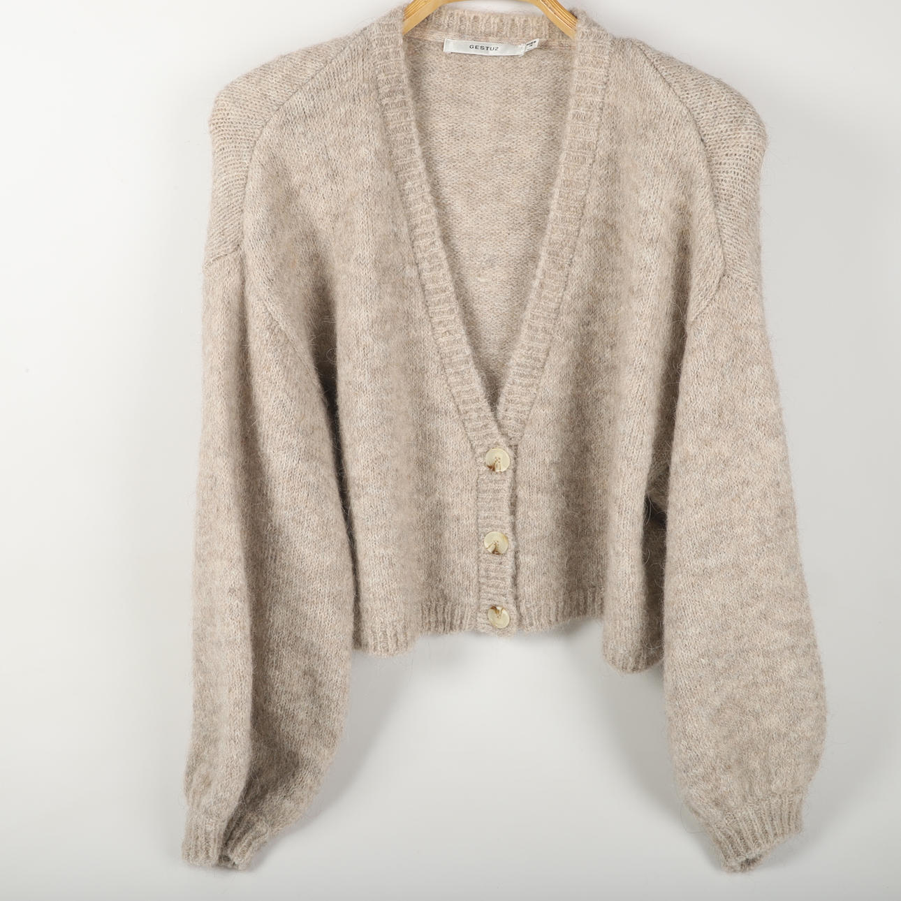 DAMKOFTA, "Goa GZ", stickad ull, Gestuz, Sverige.