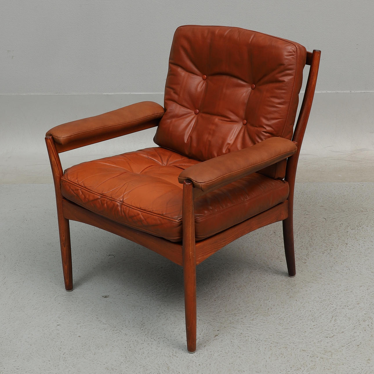 SILLÓN, madera y cuero, Göte Möbler, Nässjö.