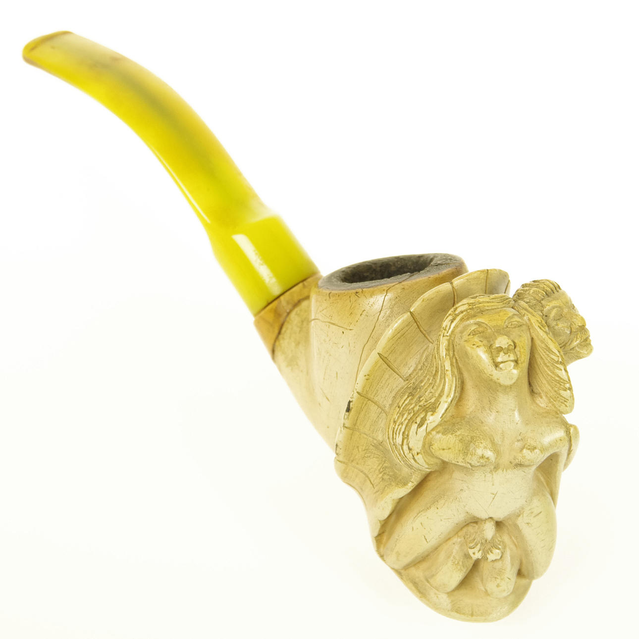 PIPA, sjöskum med munstycke i bärnsten, erotiskt motiv.