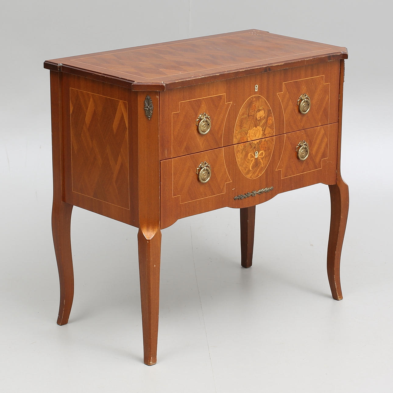 BYRÅ, gustaviansk stil, 1900-tal.