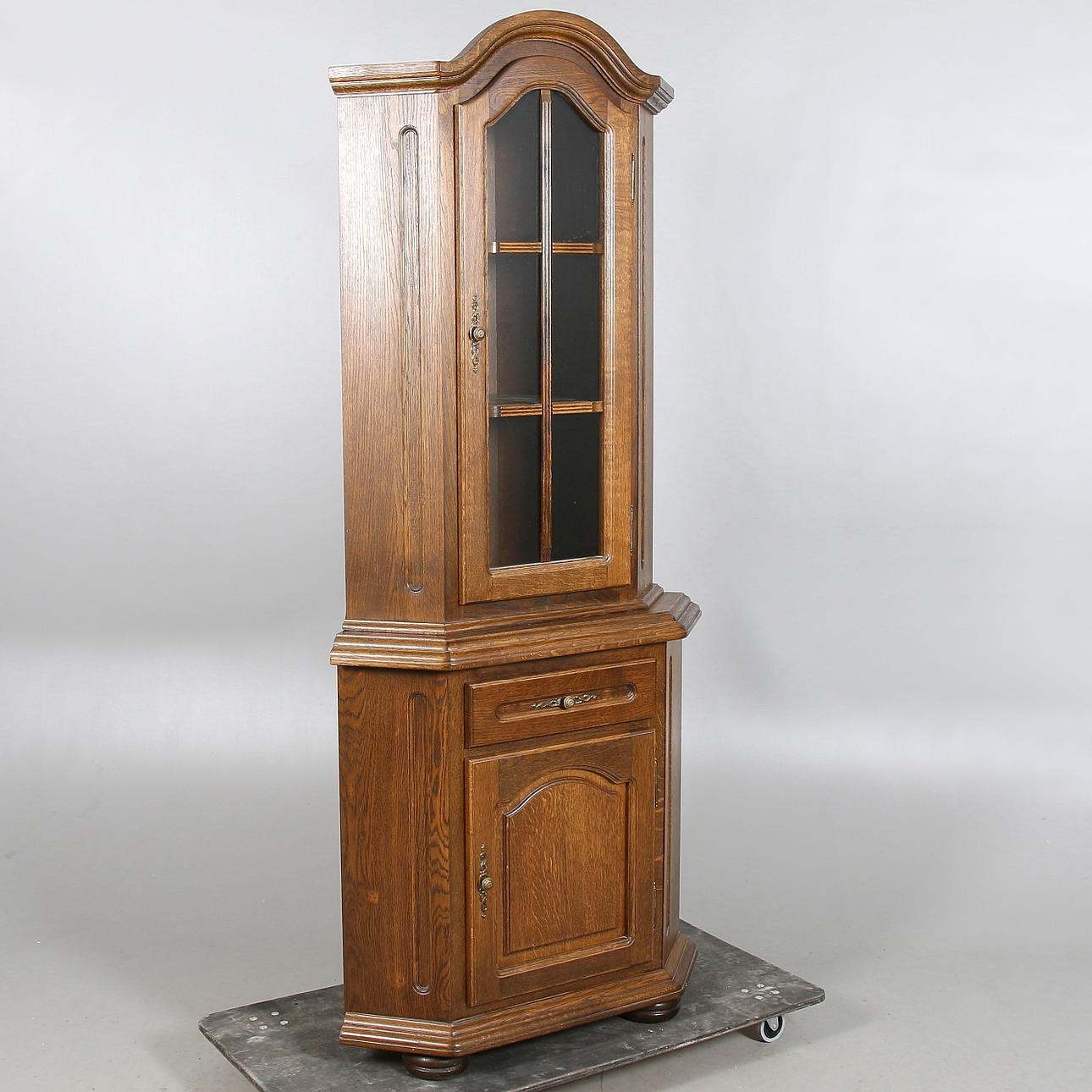 HÖRNSKÅP / VITRINSKÅP, 1900-tal.