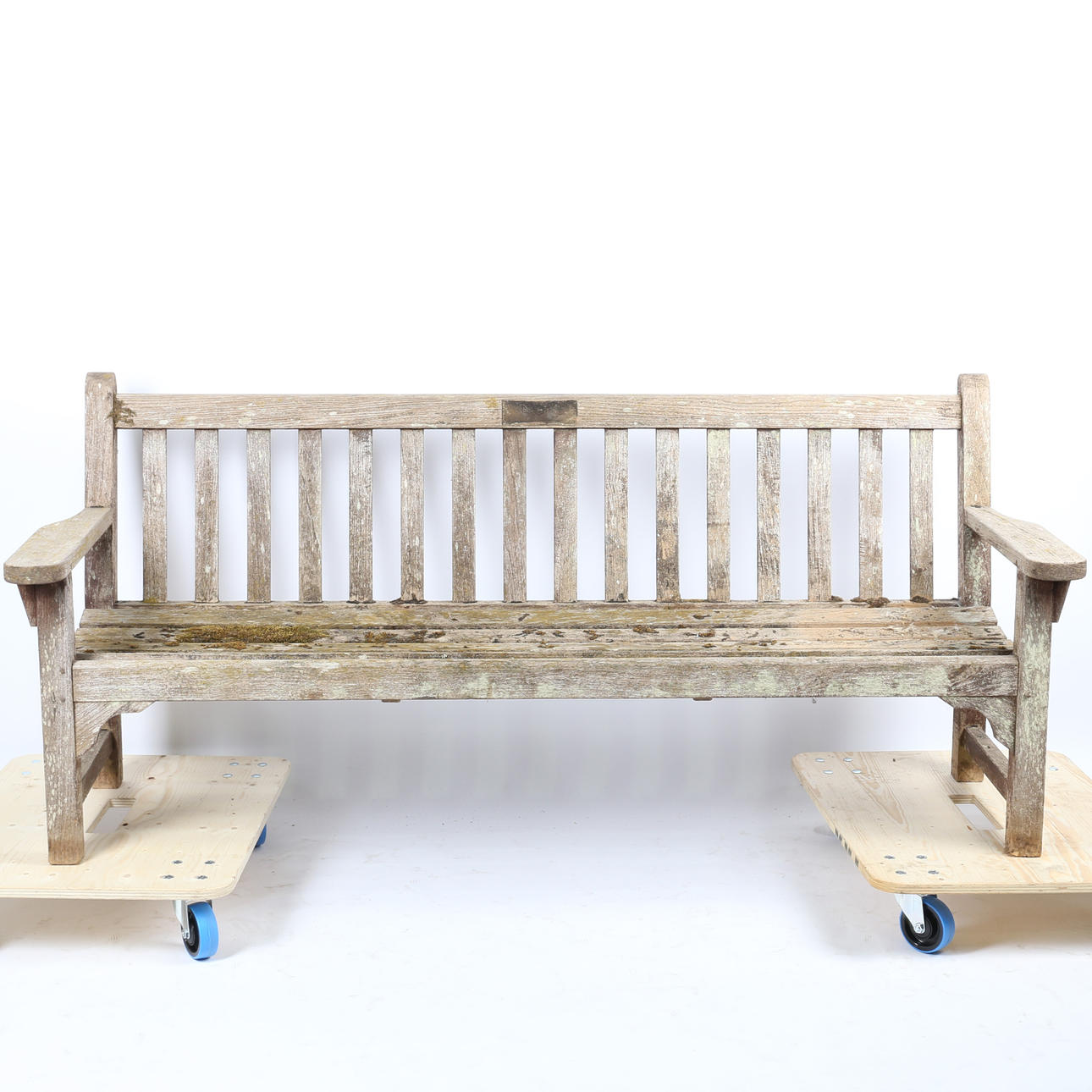 EN TEAK TRÄDGÅRDSBÄNK.