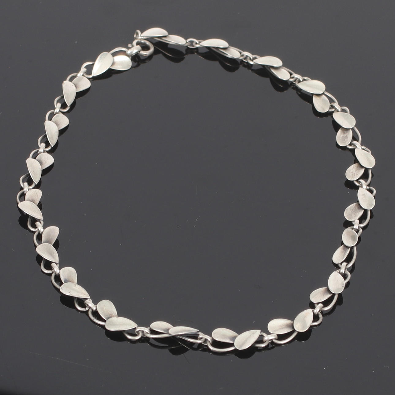 (240650), COLLIER, silver, bladdekor, 1900-tal.