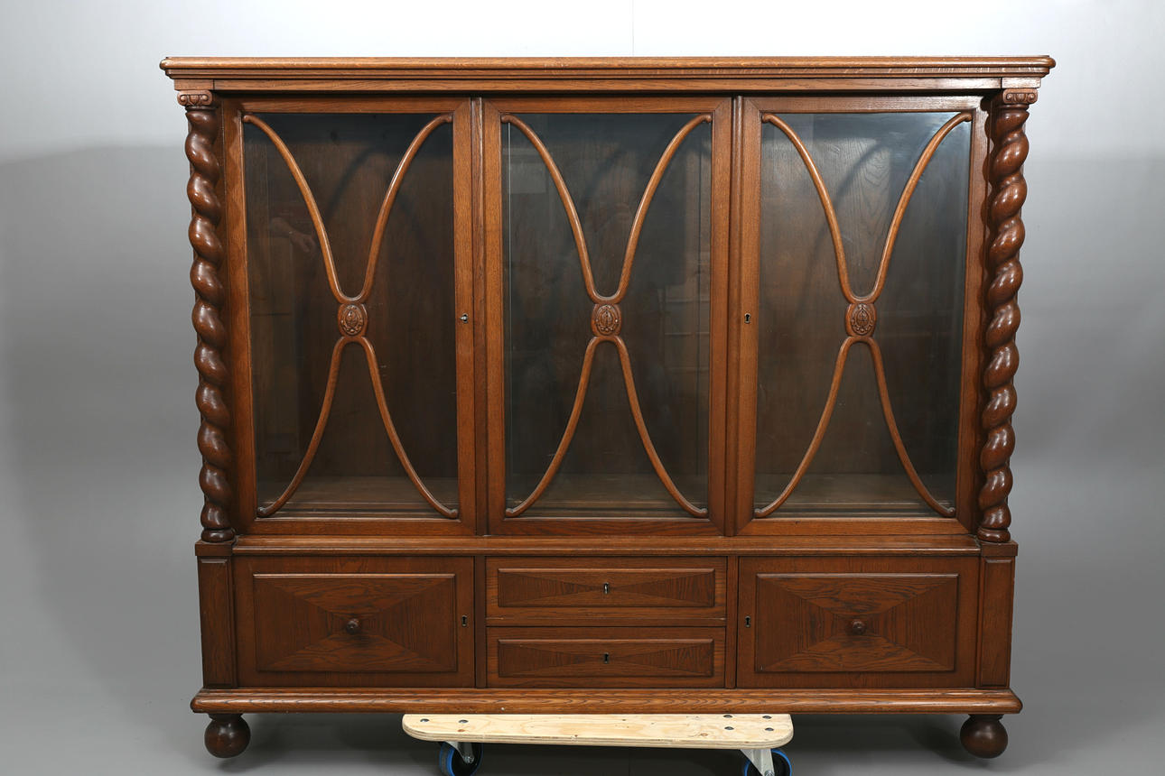 BOKSKÅP, ek, vitrindörrar, 1930-tal.