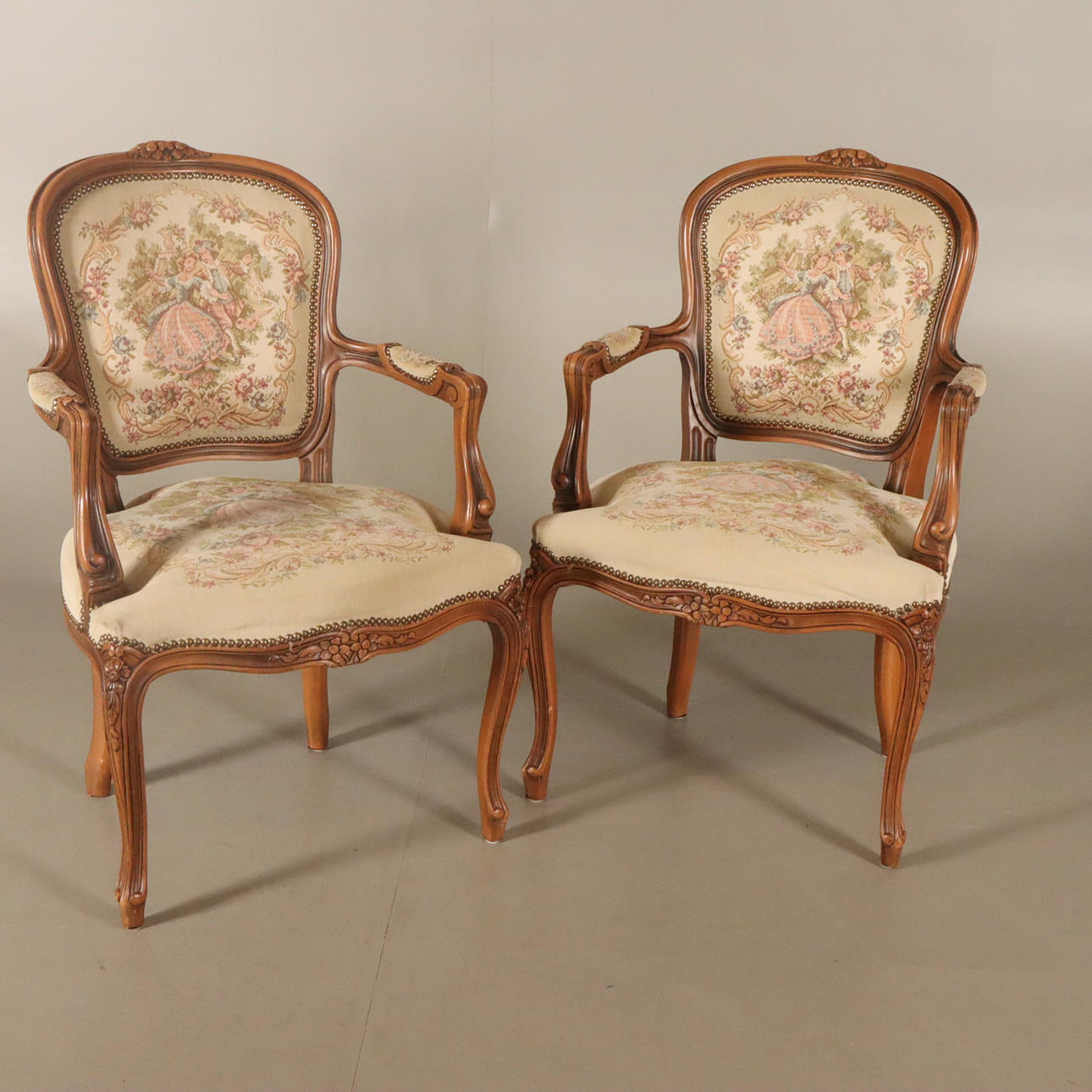 SILLONES: 1 par, estilo rococó.