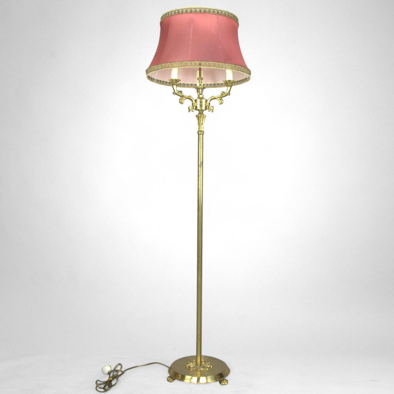 GULVLAMPE, messing, ABE 804-805, tre lyspunkter, 20. årh.