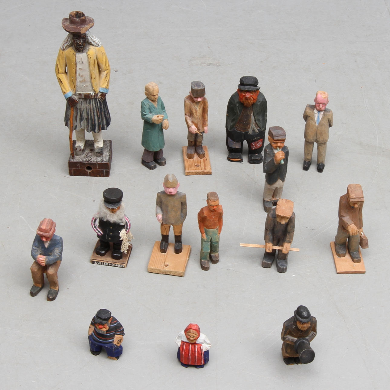 FIGURINER, 15 st, snidat samt bemålat trä.