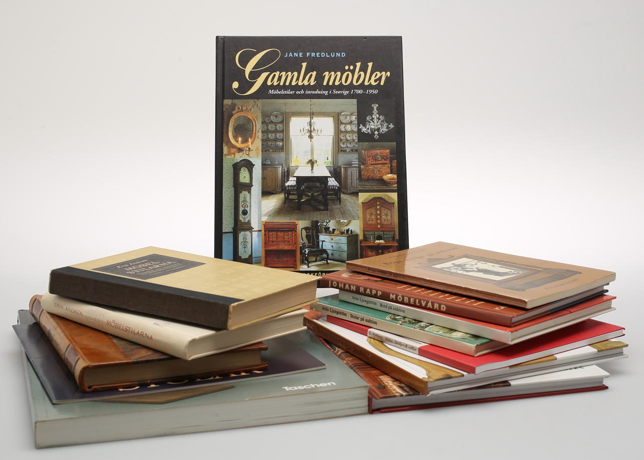 BÖCKER OM MÖBLER, 12 stycken.