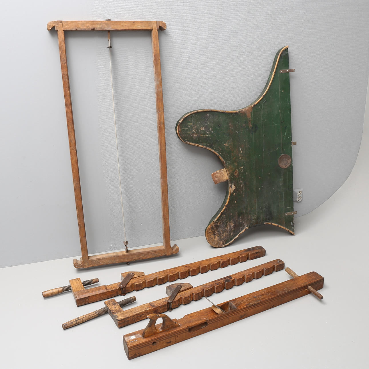 TVINGAR, 2 st, RUBANK, SÅG, ARBETSBÄNK, 1800-tal.