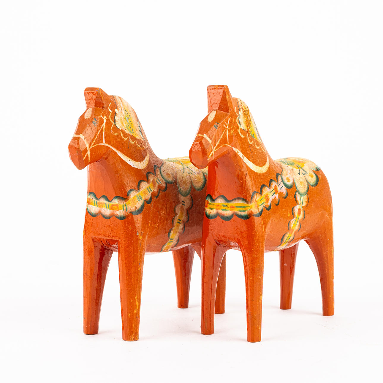 DALAHÄSTAR, 2 st., trä, 1900-talets första hälft.