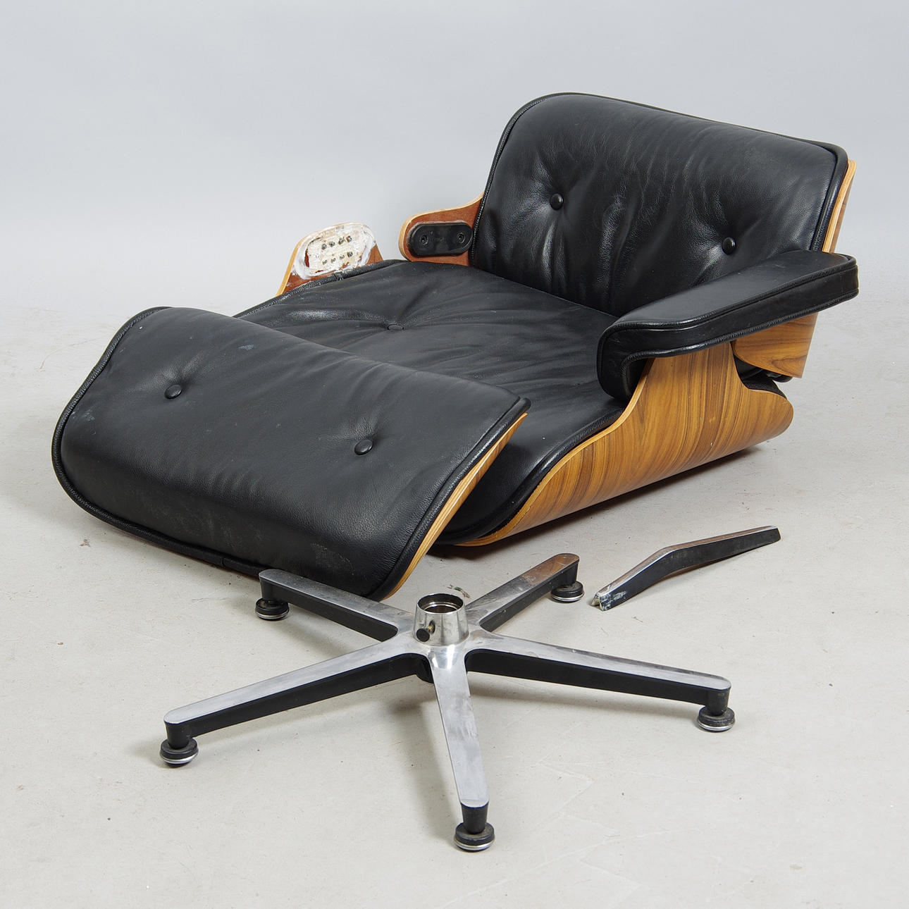 CHARLES & RAY EAMES, "Lounge chair", Herman Miller.