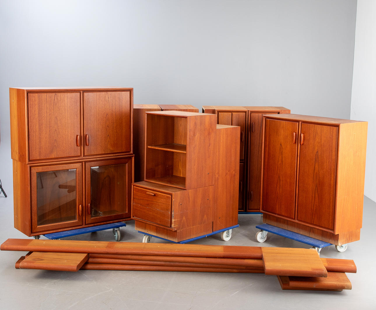 10-delat hyllsystem i teak.