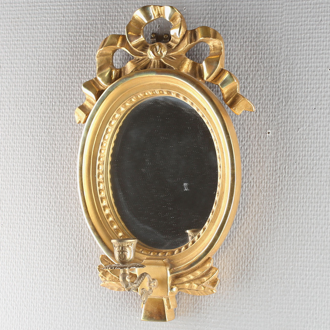 SPEGELLAMPETTER, ett par, gustaviansk stil, förgyllda, 1900-tal.