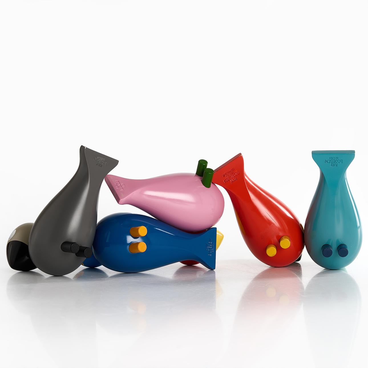 KAY BOJESEN (DANMARK, 1886–1958). 5 lacquered wood birds from the