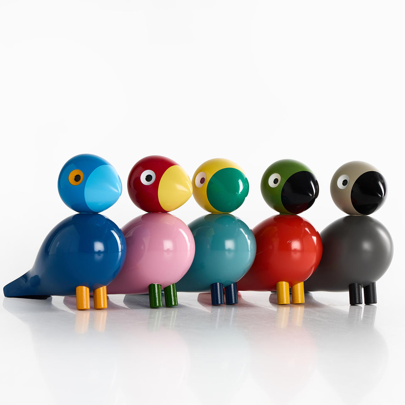 KAY BOJESEN (DANMARK, 1886–1958). 5 lacquered wood birds from the