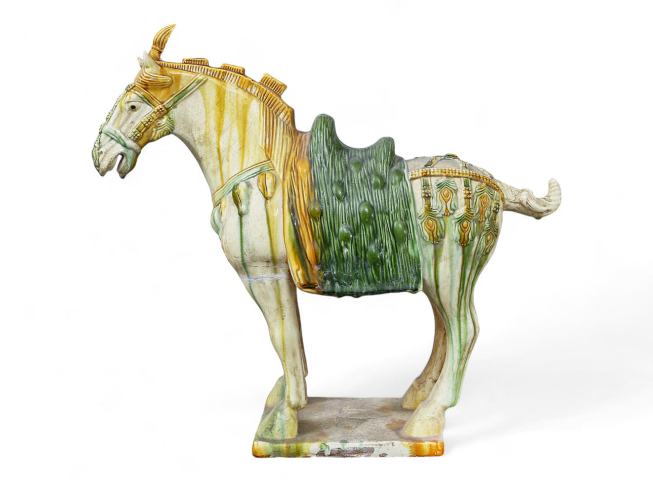 Eine Nachbildung einer Tang-Skulptur von einem Pferd.