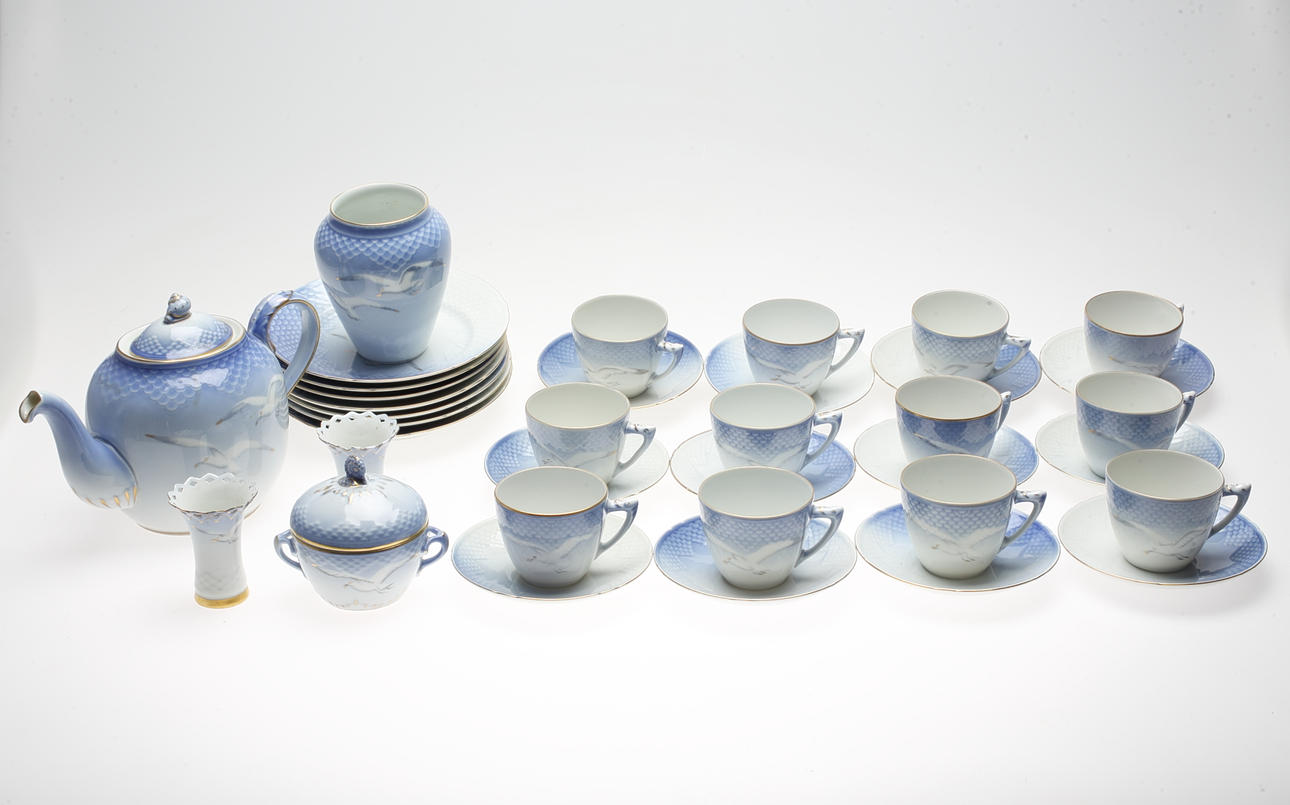 KAFFE och TESERVISDELAR, 36 st, porslin, "Blå måsen", Bing & Gröndahl, Danmark, 1900-tal.
