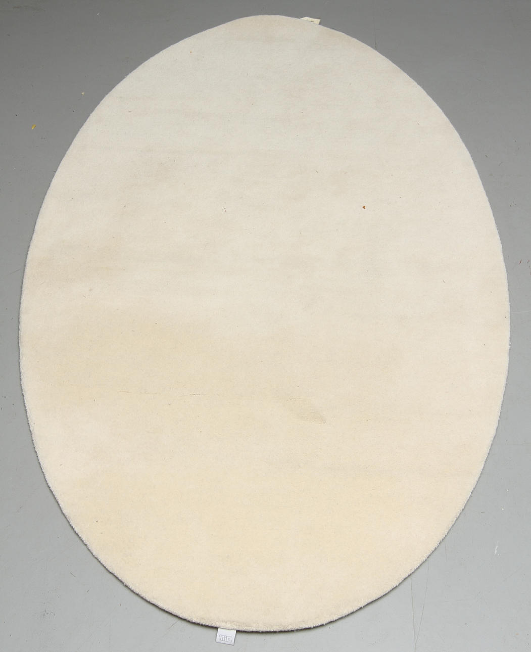 MATTA, oval, Design Malin Ångström, Mio. ca 232 x 140 cm.