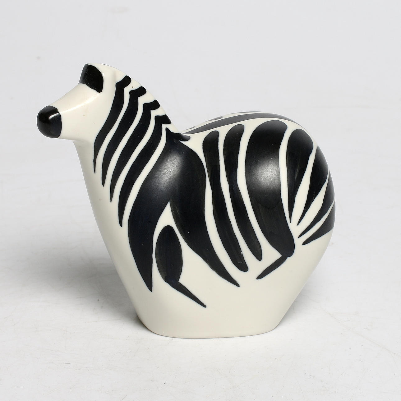 FIGURIN, stengods, zebra, Lillemor Mannerheim, WWF, Arabia, Finland. 1900-talets andra hälft.