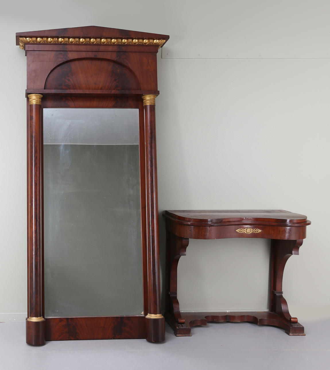 SPEGEL med KONSOLBORD, Karl-Johan, 1830/40-tal.